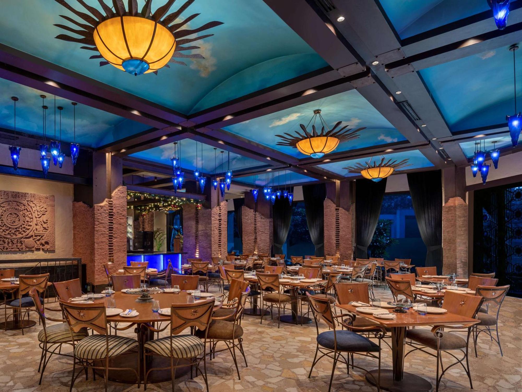 Hotel Radisson Blu Plaza Delhi Airport Nuova Delhi Esterno foto Interior of the restaurant